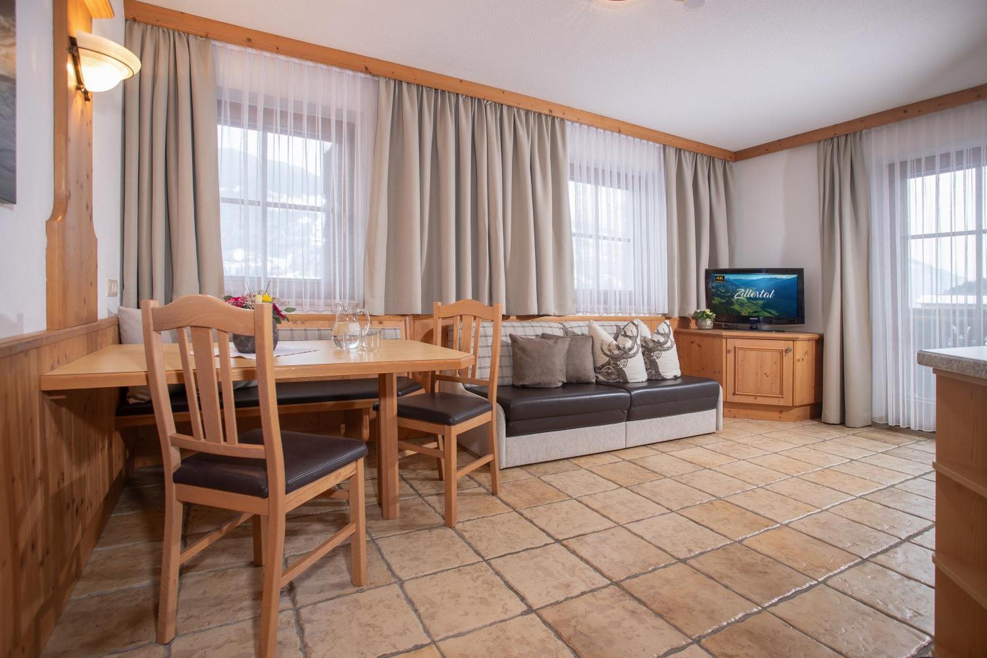 Brixnerhof Im Zillertal Hotel Schlitters Exterior photo
